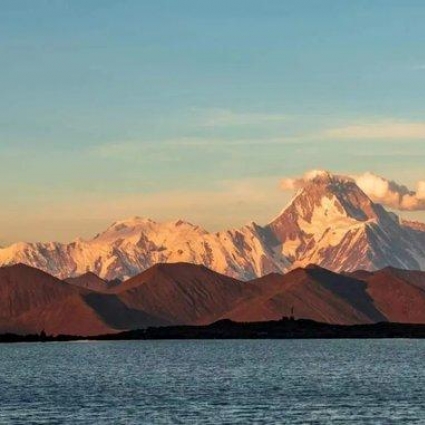 不到20℃的雪山秘境 一路看尽湖泊