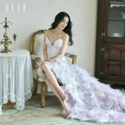 黄圣依登《ELLE》泰国版封面 典雅矜