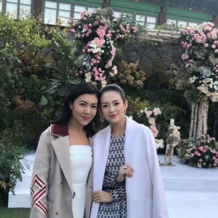 冬天像章子怡Baby学习穿如何裙子