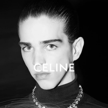 他是最新的 CELINE 男孩！